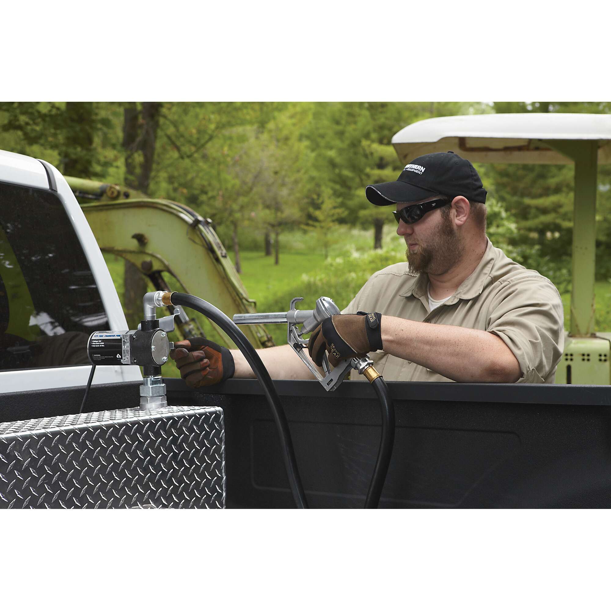 Roughneck 12V Diesel Fuel Transfer Pump — 8 GPM, Manual Nozzle, Hose