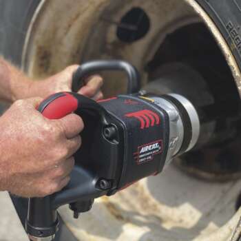 AIRCAT Vibrotherm Drive Composite Air Impact Wrench With 7in Anvil 1in Drive 2100 Ft Lbs Max Torque